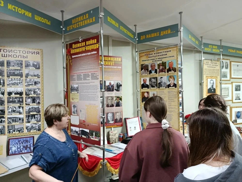 🚀 7 В класс — в сердце истории радио!  Наши семиклассники посетили музей «Радио на все времена» в МБ