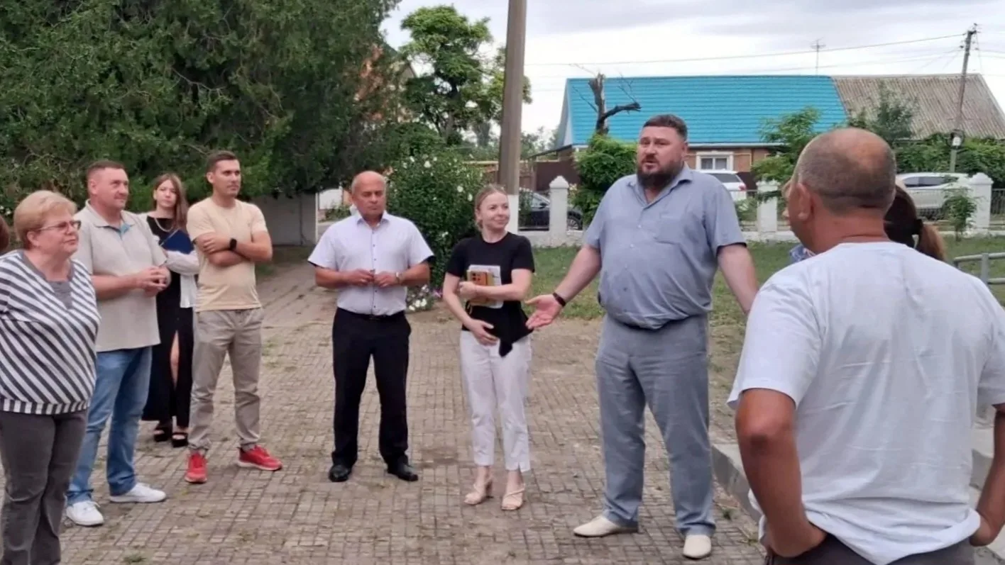Глава Ейска Денис Квитовский провел выездную встречу с жителями поселка Краснофлотский