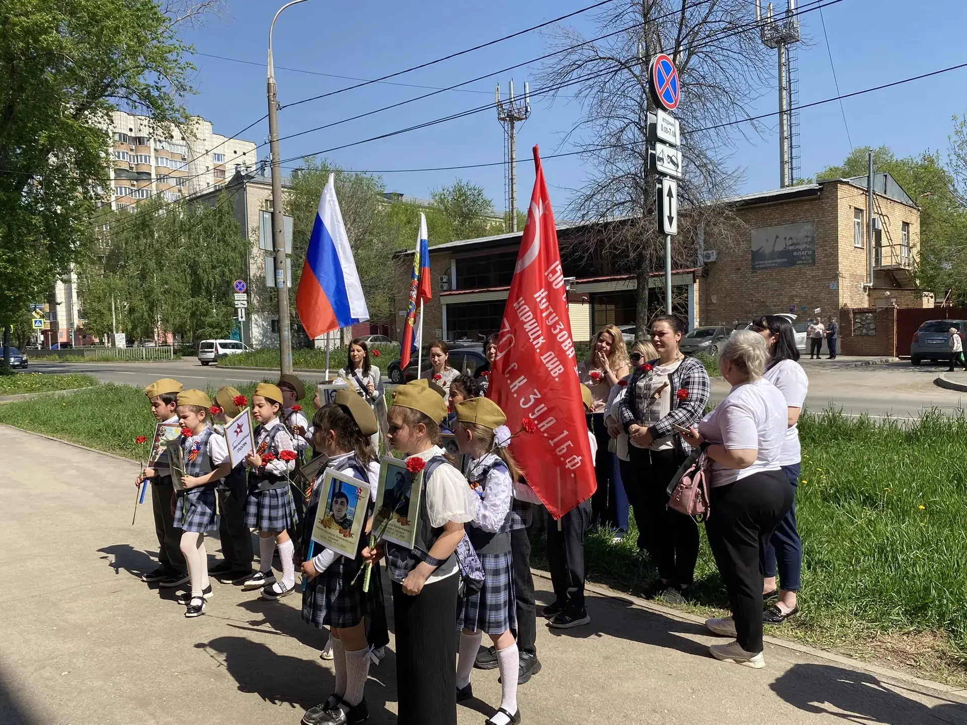 7 мая: "Бессмертный полк: Герои рядом с нами" – единение поколений в 1Б классе    Сегодня 1Б класс в