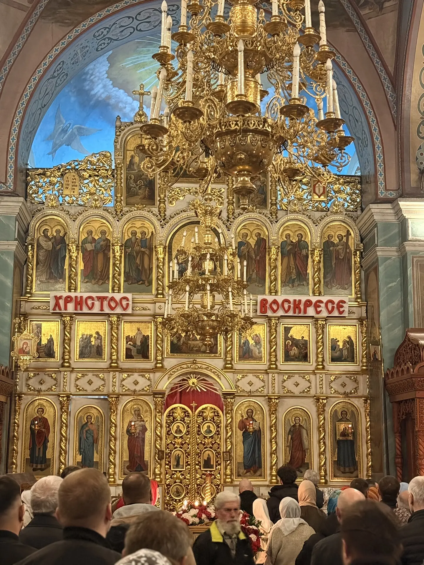 📍Особенности Светлой Седмицы (так называют всю неделю после Пасхи):  ✨традиционное приветствие все 4