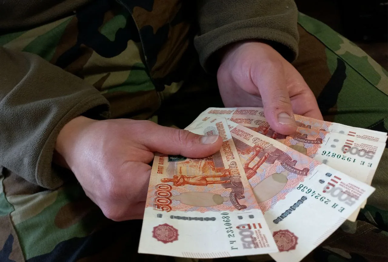 Силовики остались без октябрьской прибавки: что будет с денежным довольствием и пенсиями