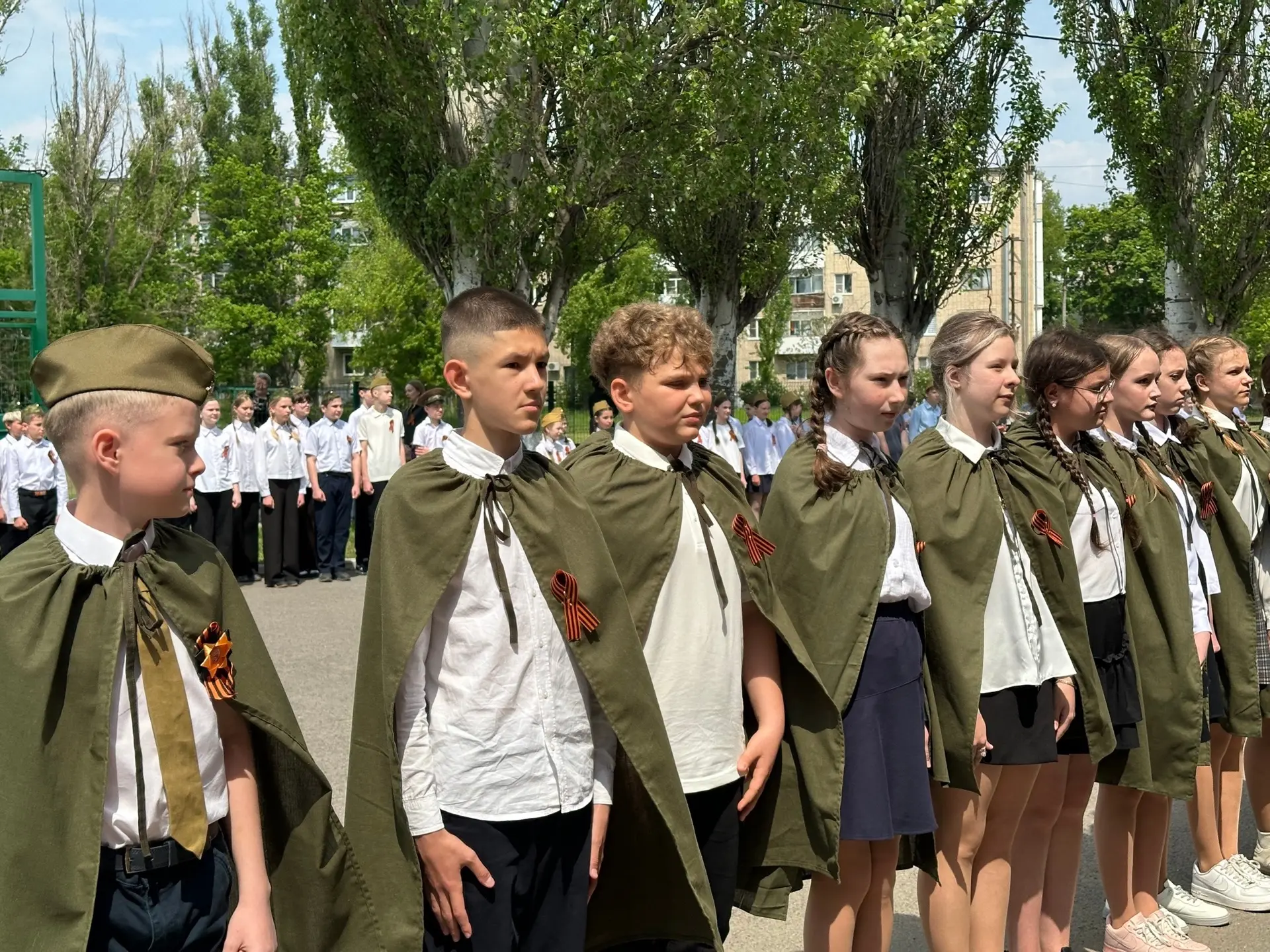 🪖 Смотр строя и песни — в честь 81-й годовщины Великой Победы!  В нашей школе прошёл традиционный см