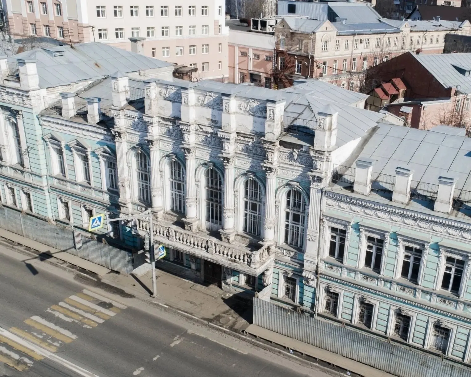 В Ярославле суд изъял Дом с атлантами