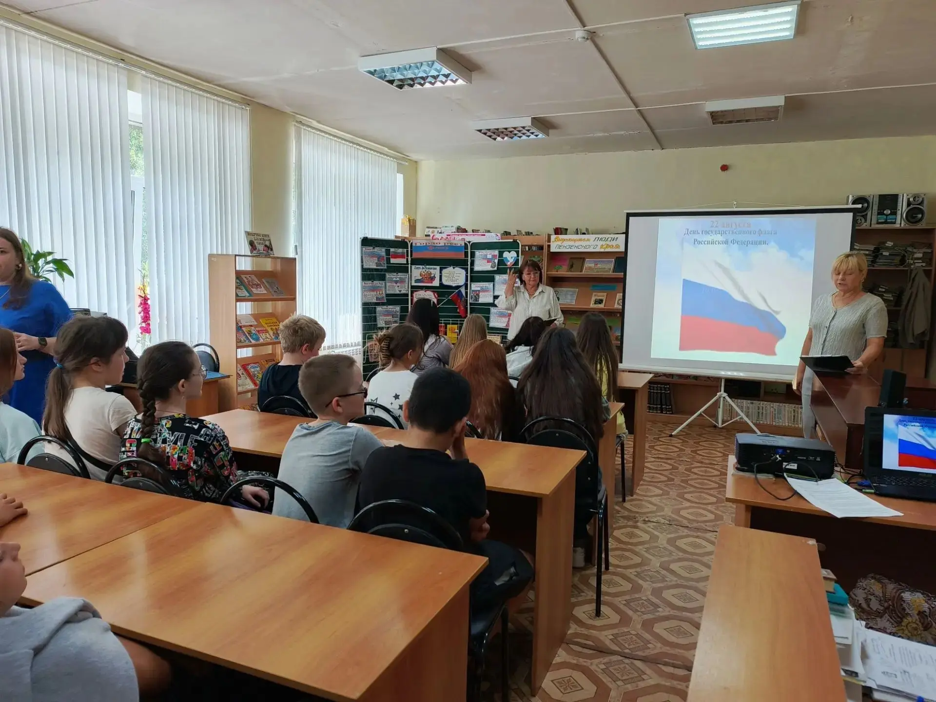 🇷🇺В этот знаменательный день, когда над страной гордо реет бело-сине-красное полотнищ...