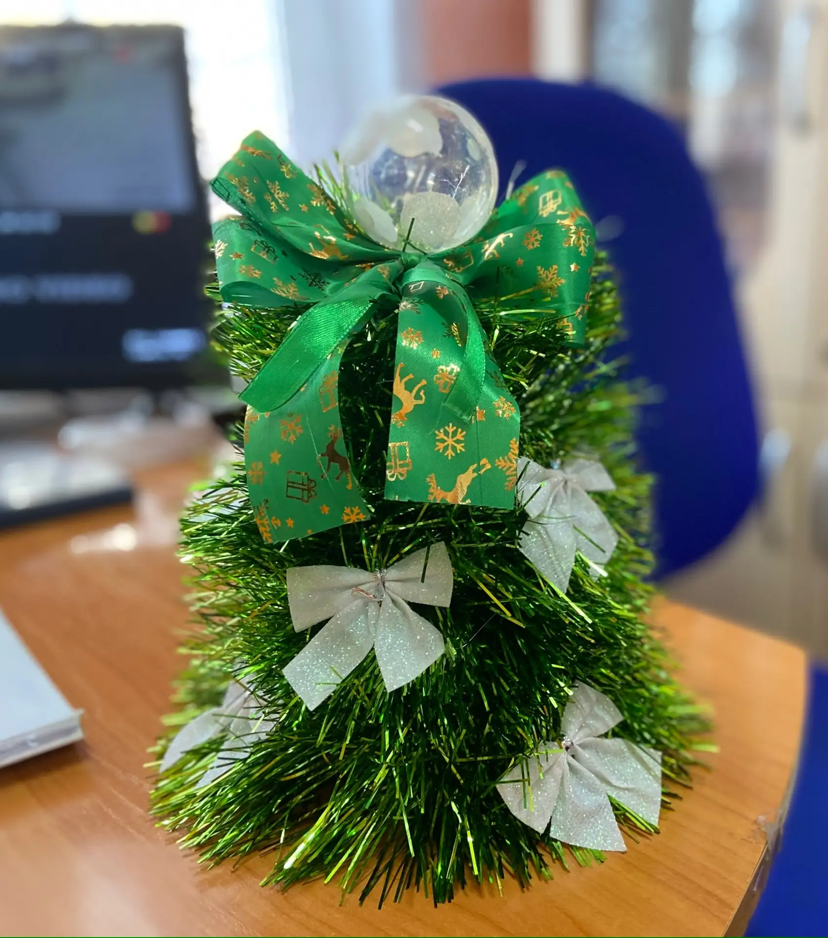 🎄 Конкурс новогодних поделок «Зимняя елочка» в школе! 🎄