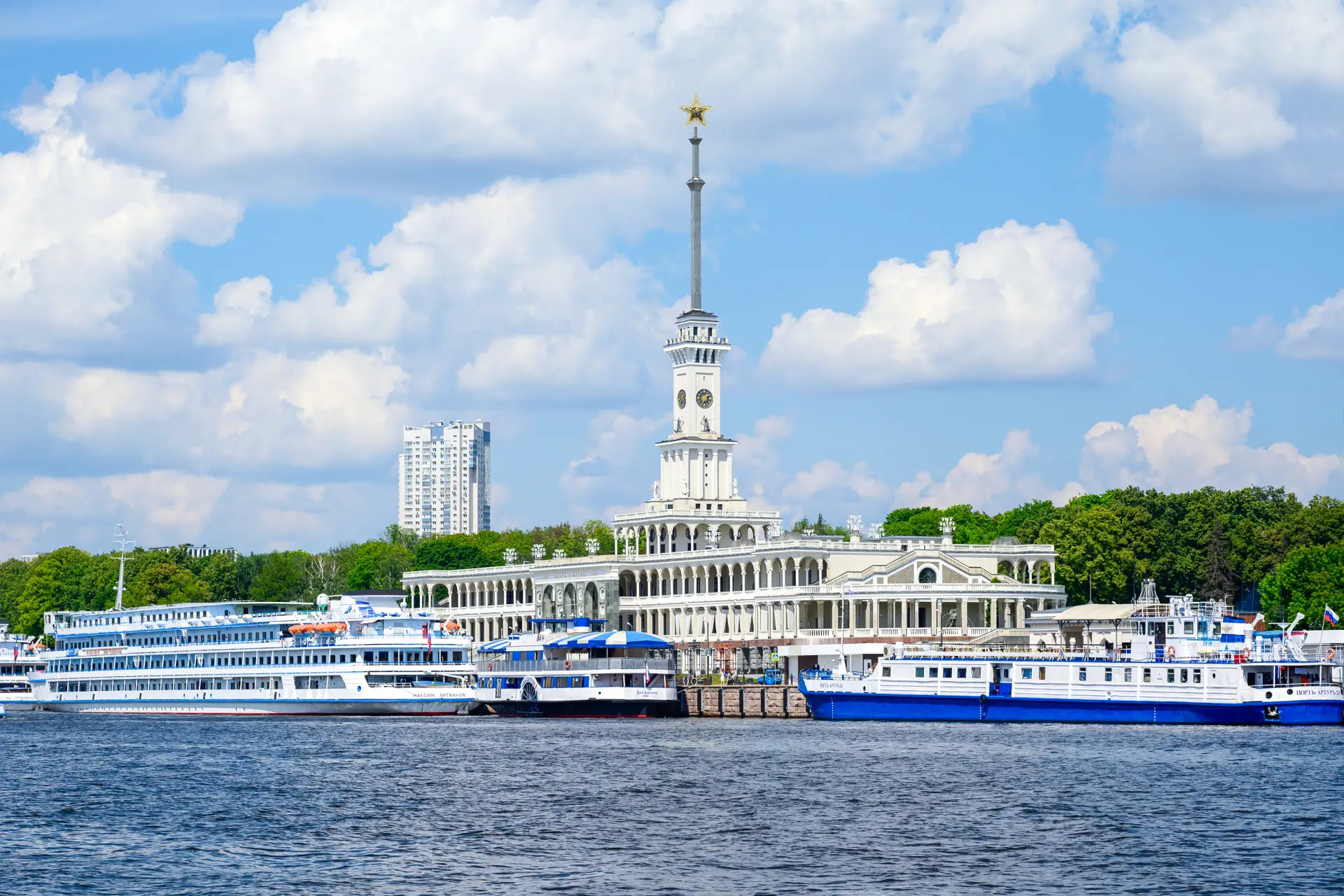 ⚓️ Итоги трех месяцев речной навигации в Москве 

Лето в разгаре, а Северный и Южный речные вокзалы 