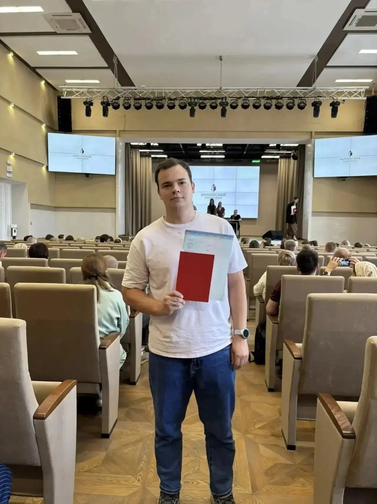Мы гордимся нашими педагогами! 📚✨

В современном мире хороший учитель никогда не останавливается в 