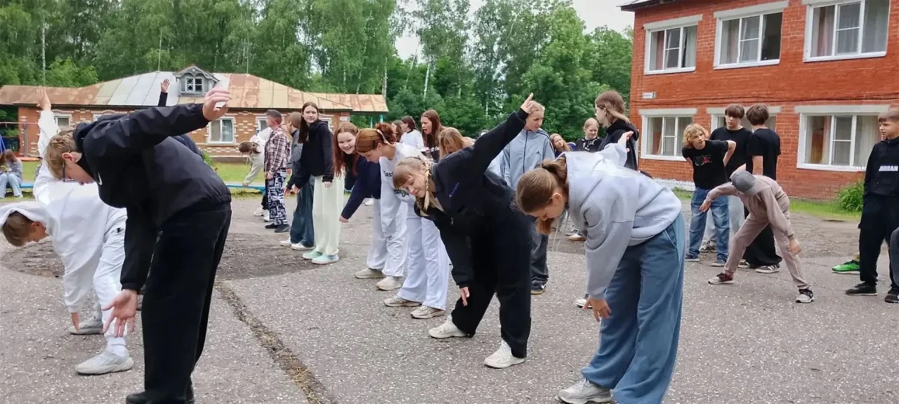 🌳 Калейдоскоп событий: яркий день в лагере "Берёзки".🌳

Утро в нашем лагере всегда начинается с бо