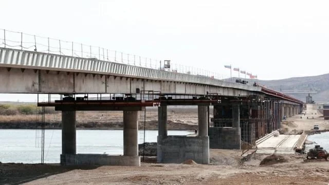 🇷🇺 #Россия Через автомобильный мост на границе России и Северной Кореи запустили движ...