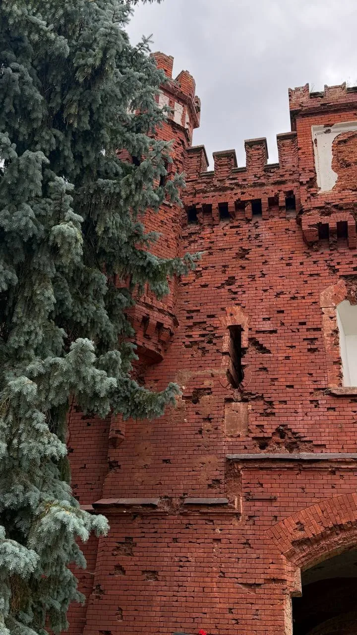 Конечно, во время поездки посетили Брестскую крепость. 

Именно здесь 22 июня 1941 года началась одн