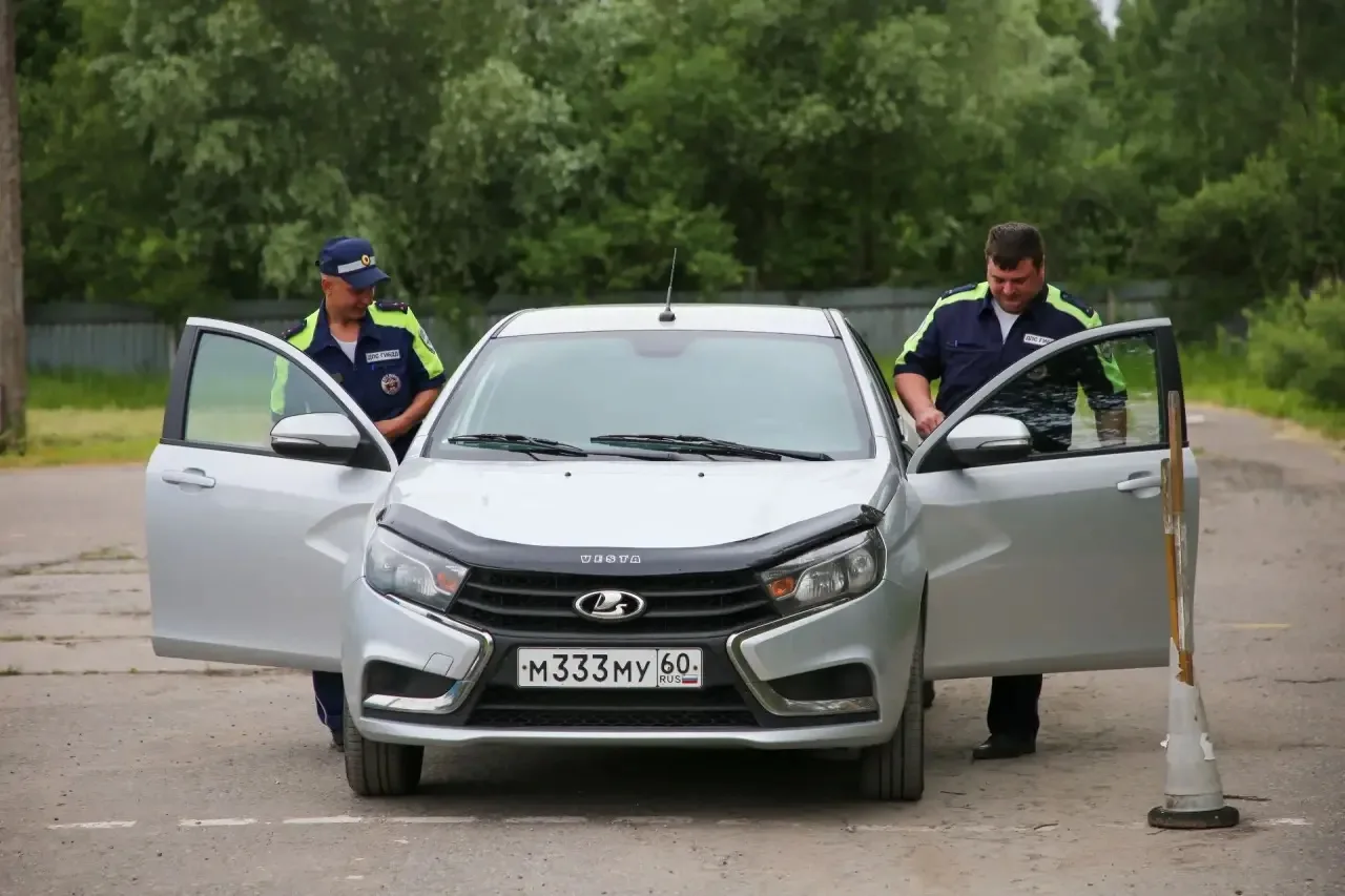 🚔В Пскове состоялись соревнования по автомобильному многоборью среди полицейских
 
Объединенные ком