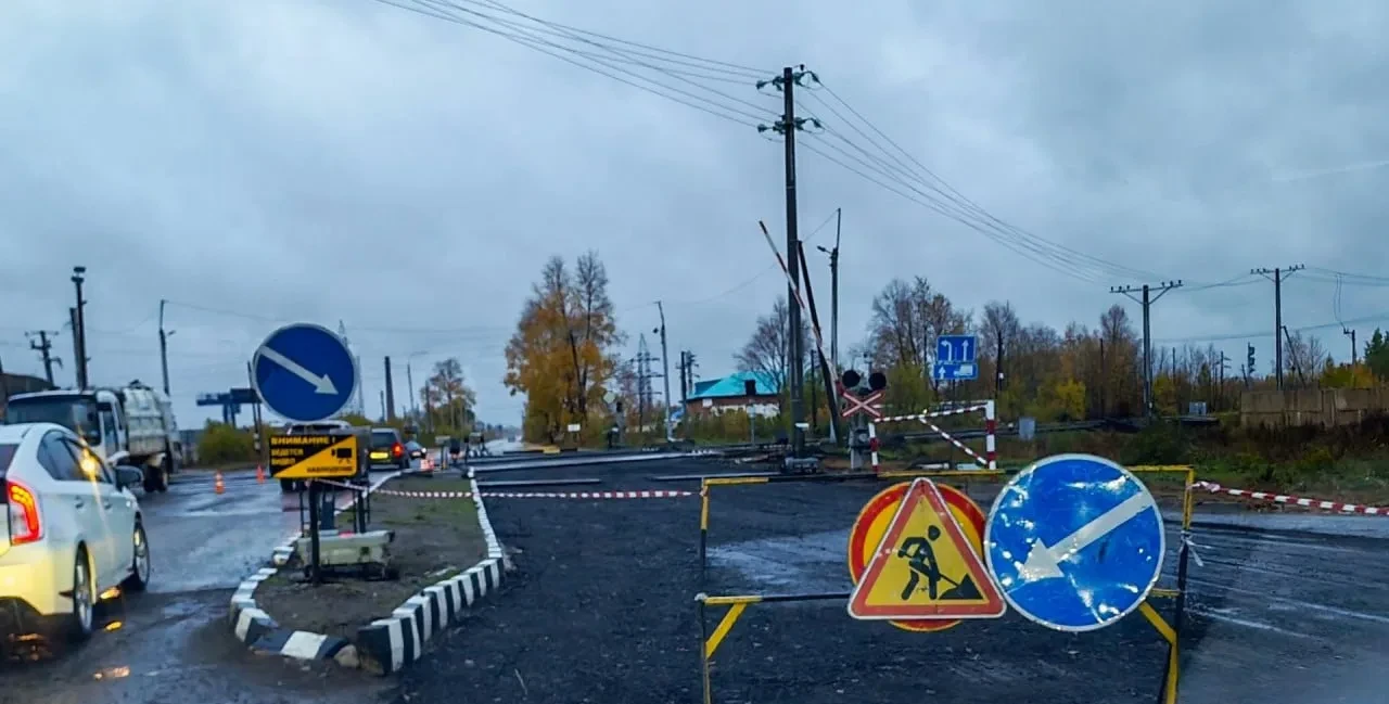В Комсомольске начали ремонт разбитого ж/д переезда на Северном шоссе