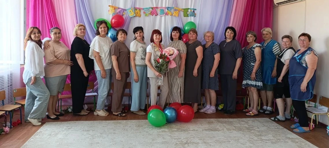 Сегодня мы хотим поздравить нашего важного человека, заведующую детского сада с юбилеем...