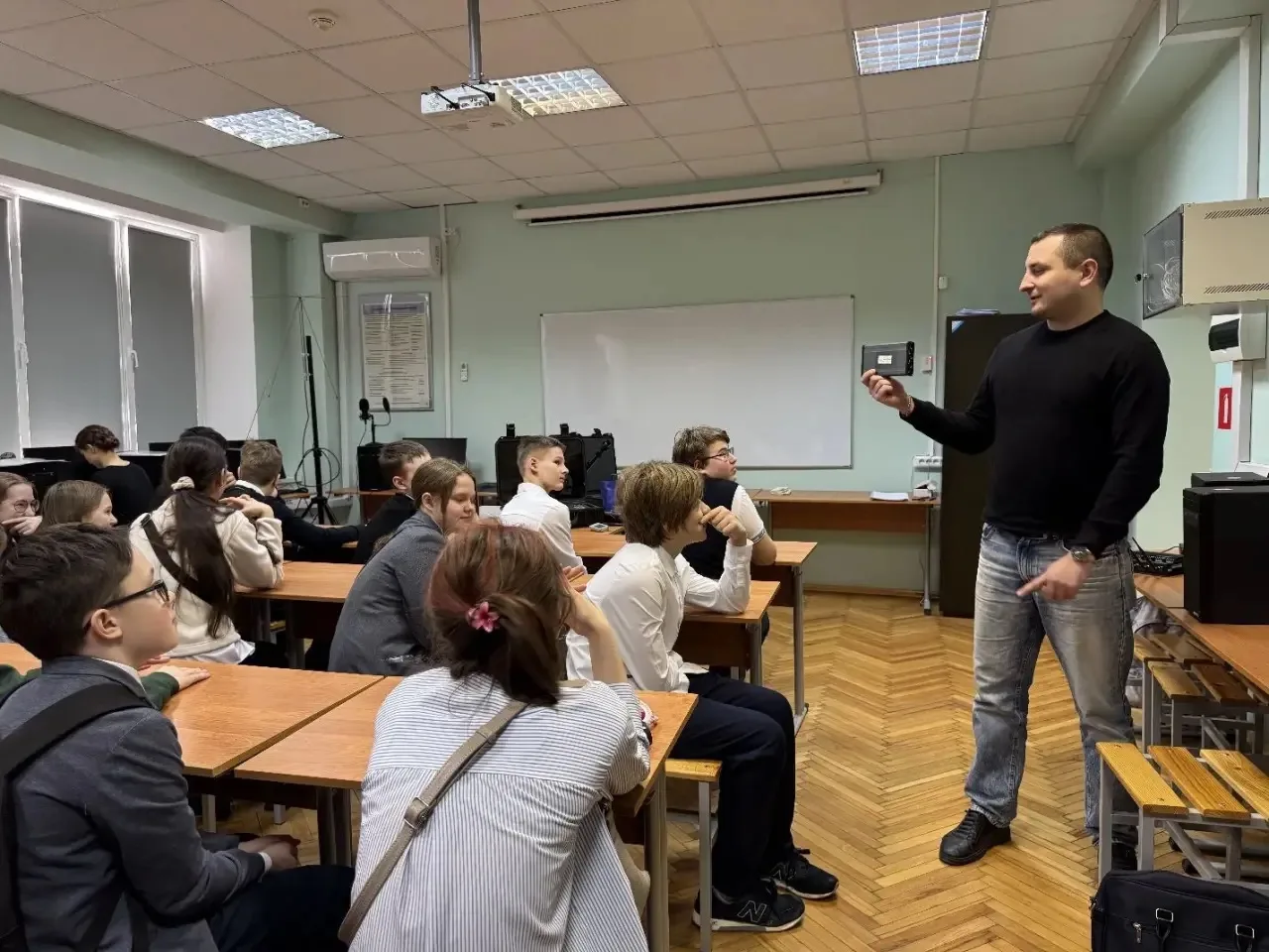 📚Ученики 7И класса посетили увлекательный мастер-класс в НИУ МЭИ!   На мероприятии им рассказали об 