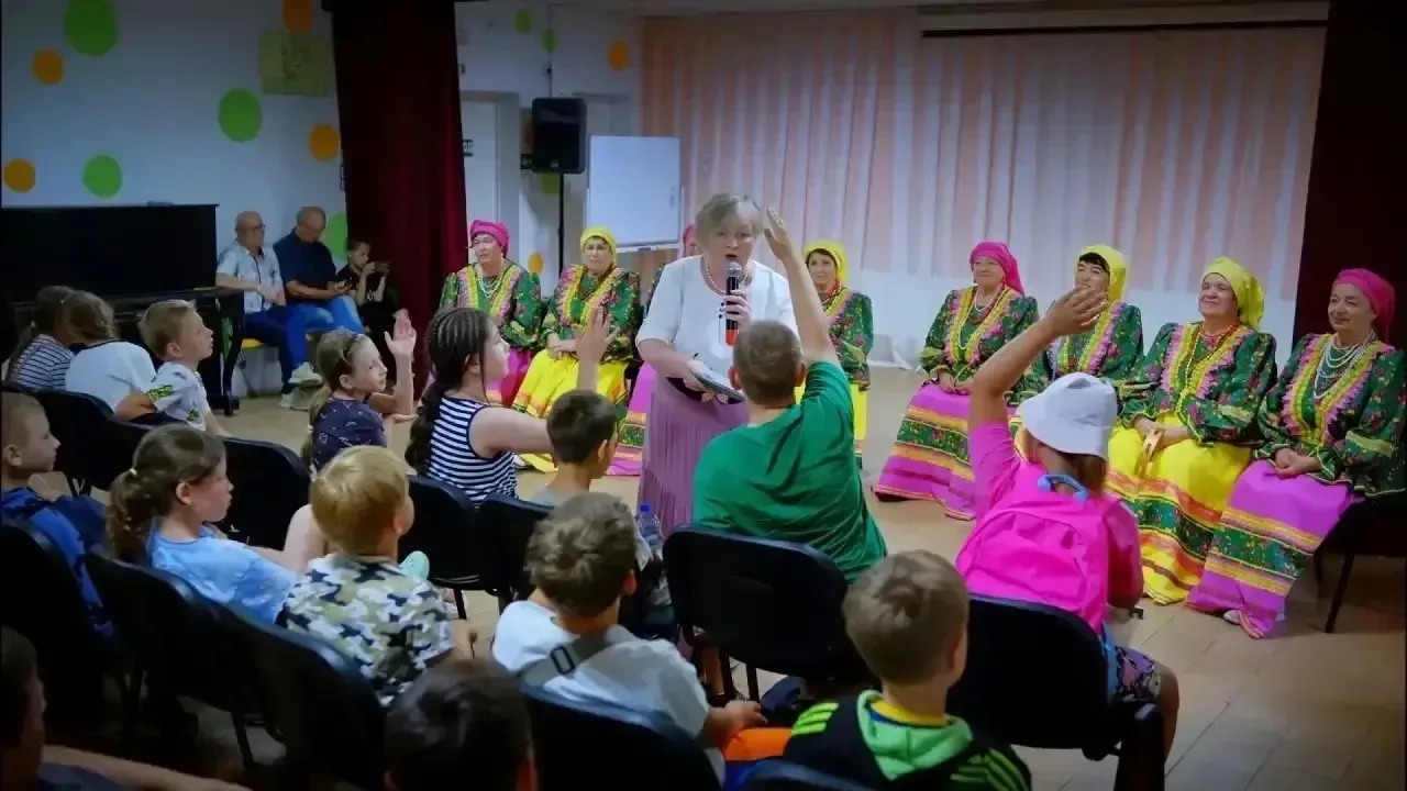 С малой родины моей начинается Россия! 
                                          
В парковом помеще