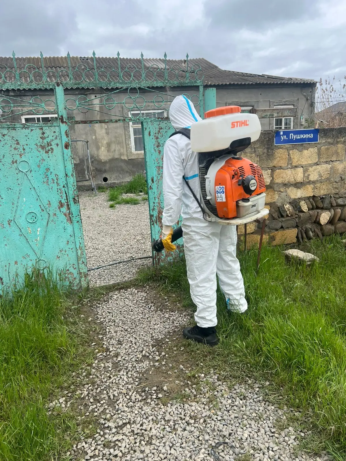 🔵 В  Дербентском районе спасателями республики продолжается работа по оказанию помощи населению.   В