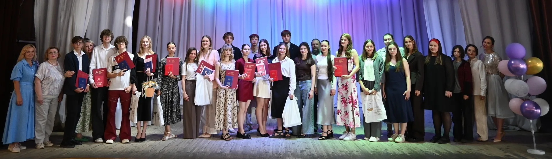 ✨✨✨На встречу с будущим!✨✨✨

16 июня в актовом зале Детской школы искусств №4 г. Томска состоялось т