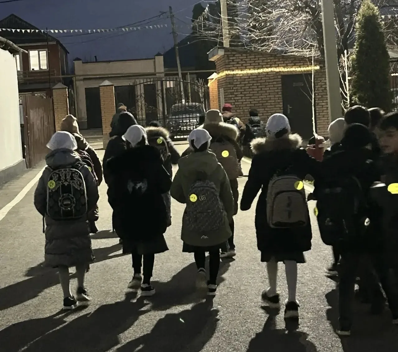 В ШКОЛАХ УРУС-МАРТАНОВСКОГО РАЙОНА ПРОШЛА АКЦИЯ «ЗАСВЕТИСЬ! СТАНЬ ЗАМЕТНЕЙ НА ДОРОГЕ»  В рамках пл
