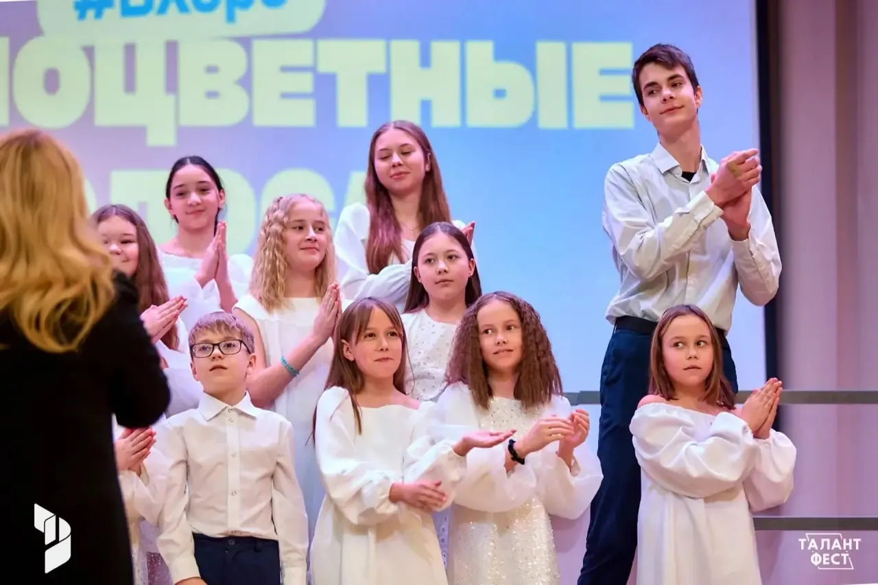🎶РАЗНОЦВЕТНЫЕ ГОЛОСА🎶  🗝️Знаете ли вы, что в нашей школе есть настоящая музыкальная жемчужина?  🎊В э