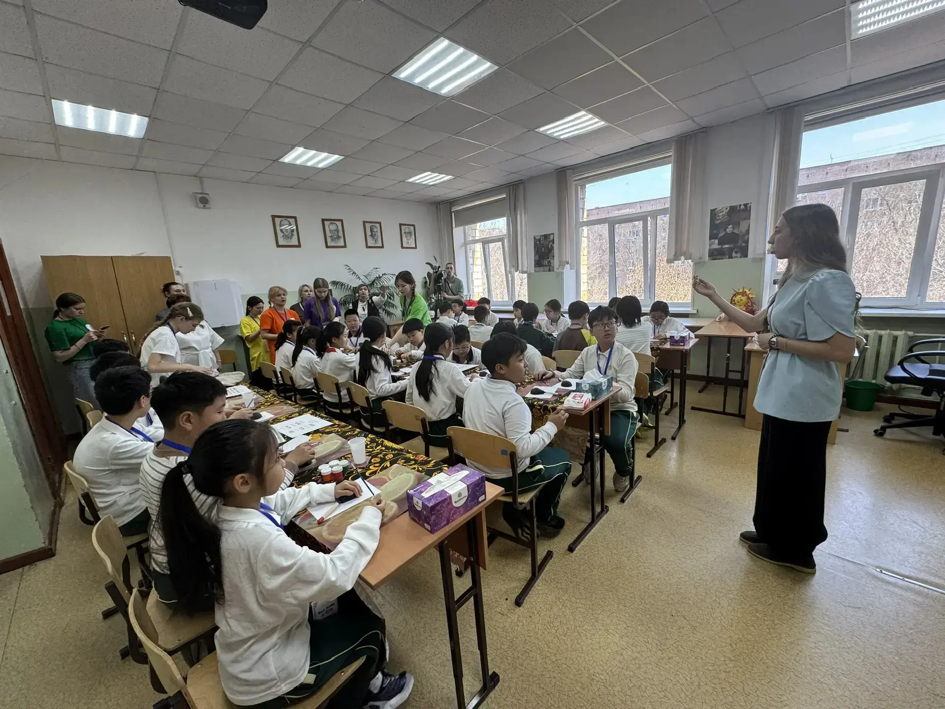 🇷🇺🇨🇳 Укрепляем международные связи! 🌍  27 апреля в Губернаторском лицее состоялся очень яркий и тёпл