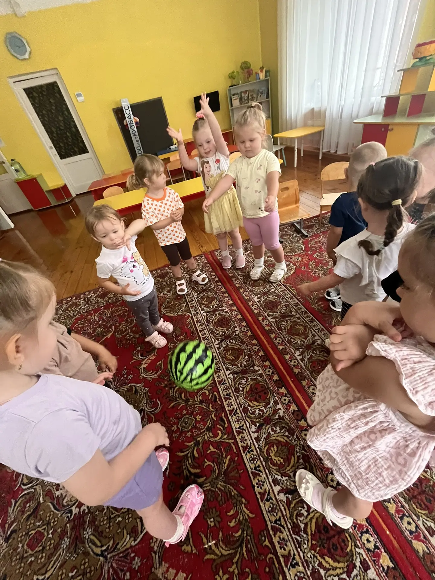 День дружбы наших «Морских камушек» удался на славу! 🏖️ Бегали, шумели, играли одной большой команд