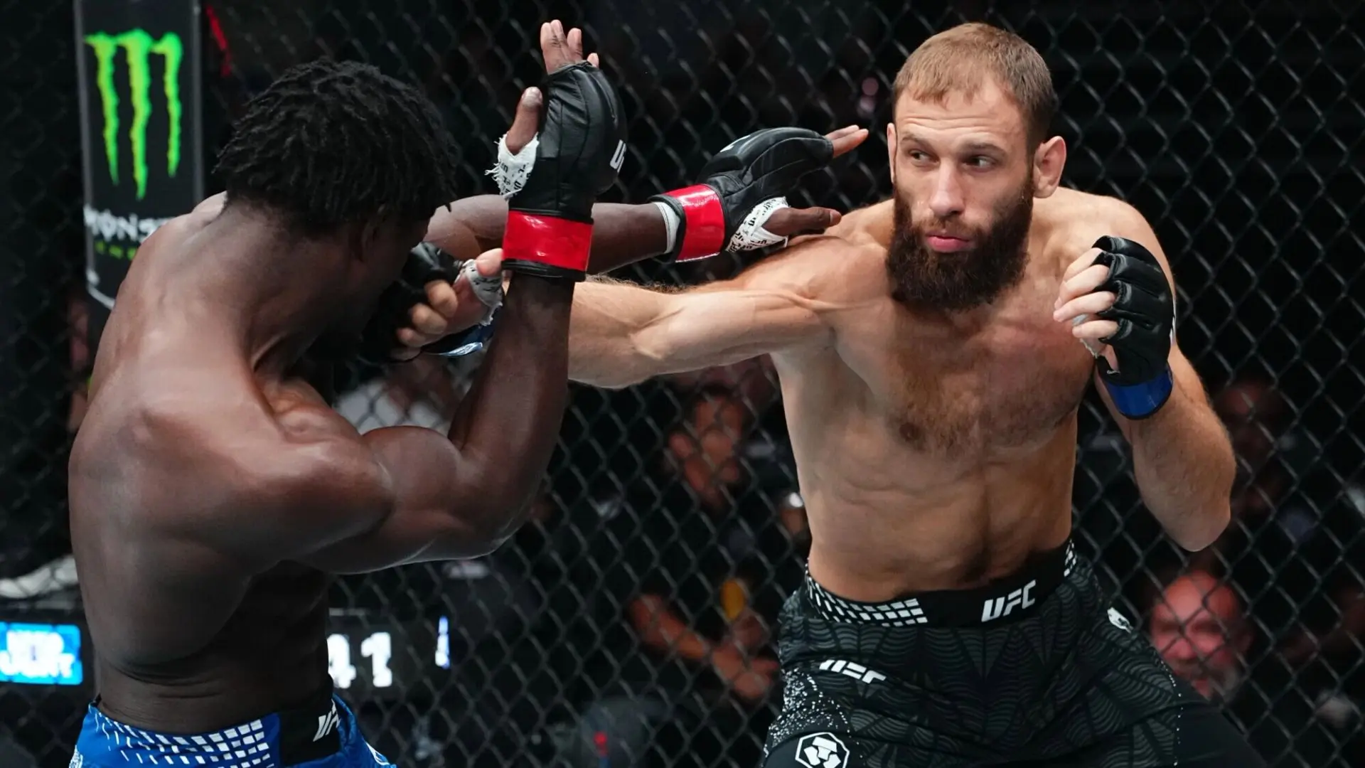 🤕 Российский боец Пуляев получил перелом челюсти в поединке с Пинасом на UFC 332