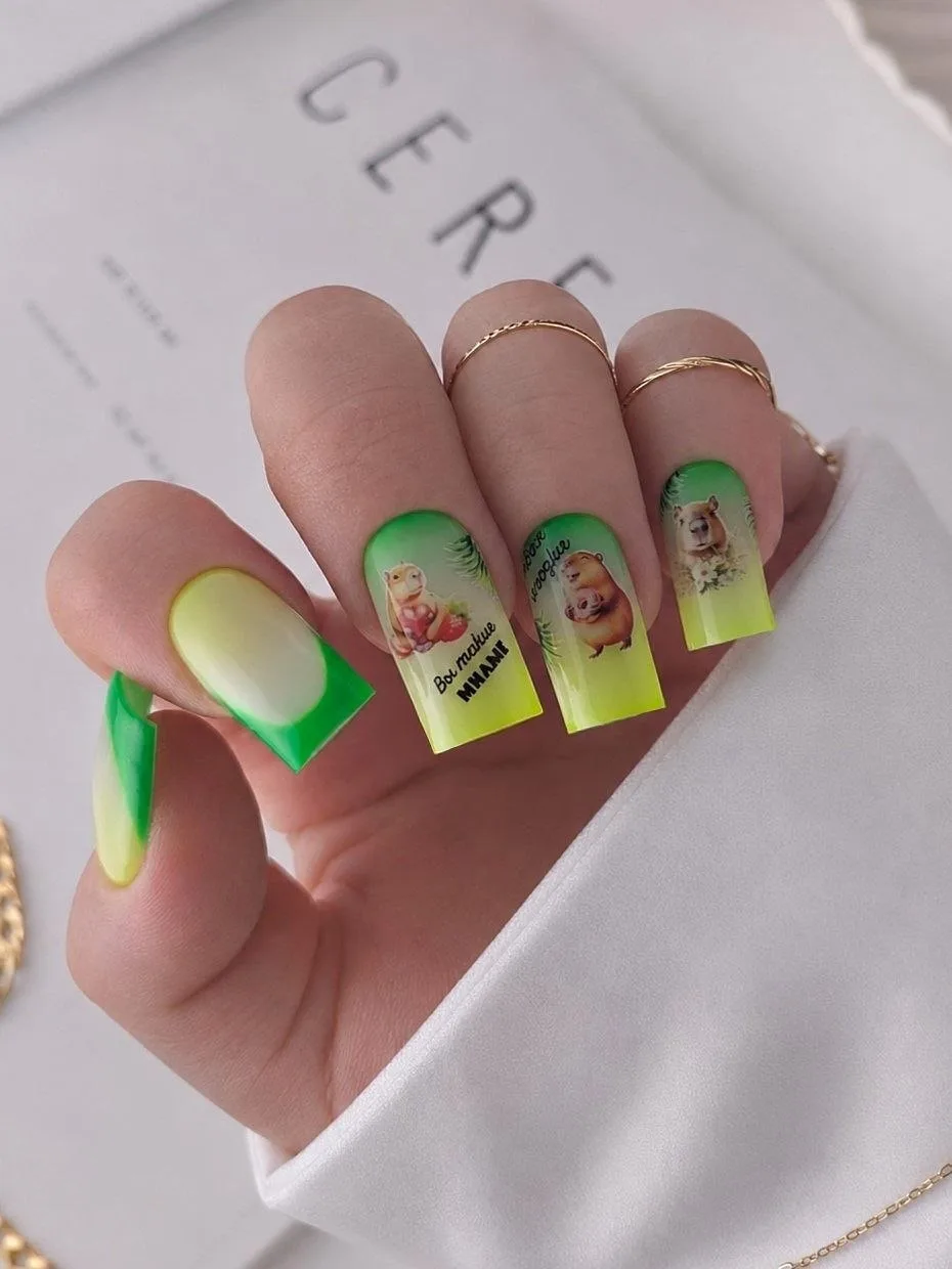 Вариант для тех, кто любит необычные дизайны 💚
Яркий градиент в неоново-зелёных оттенках и милые ка