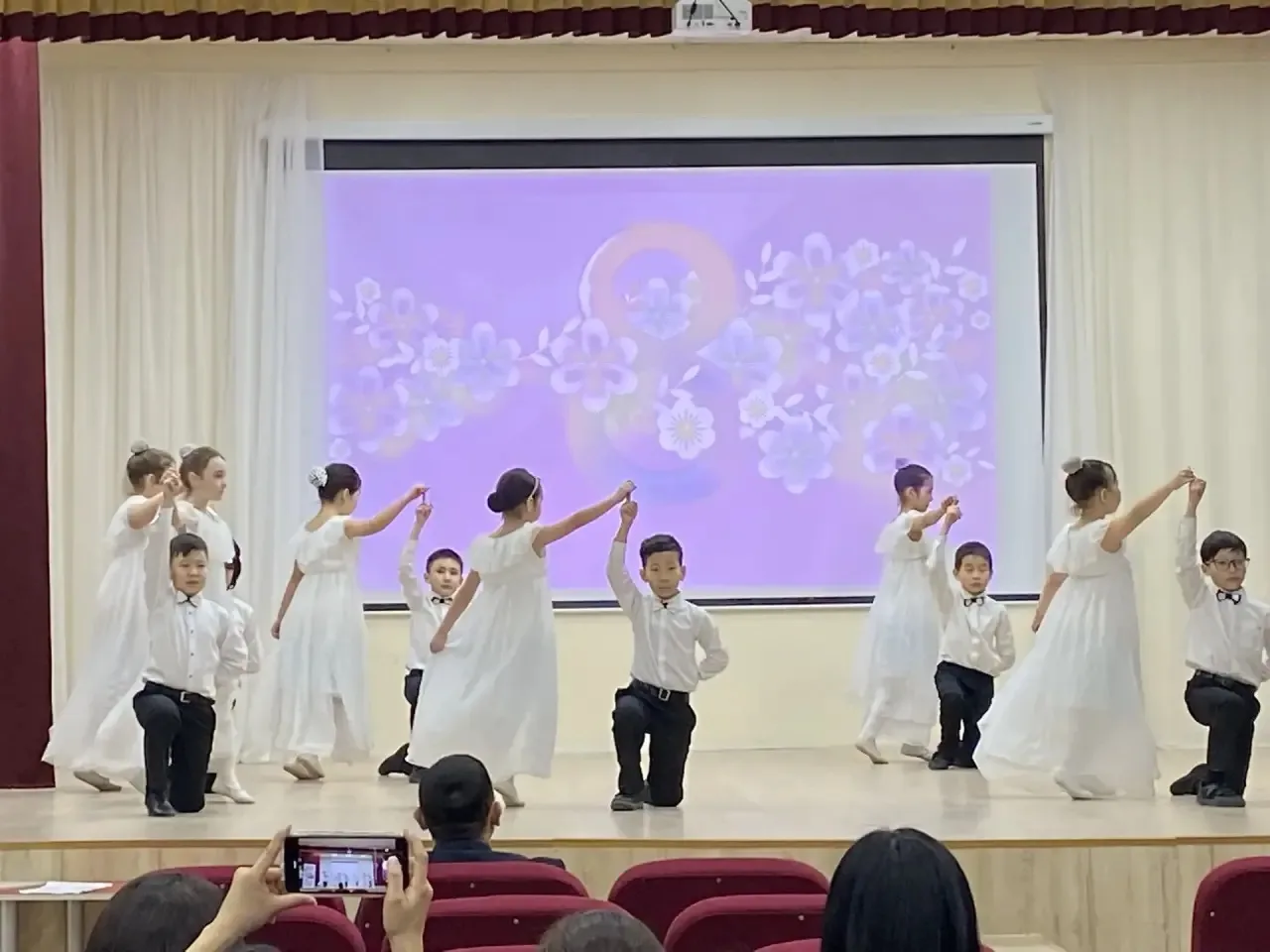 🌷 Концерт в преддверии Международного женского дня 🌷  Учащиеся нашей школы подготовили прекрасный ко