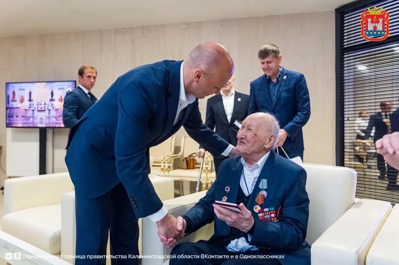 Алексей Беспрозванных встретился со 100-летним ветераном – участником штурма Кёнигсберга.

Виктор Фё