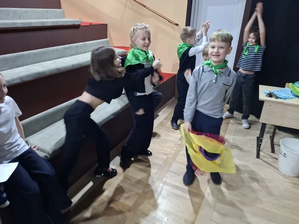 Вчера в 1"А" классе прошла спортивная игра "А ну- ка, мальчики!", приуроченная ко дню защитника Отеч