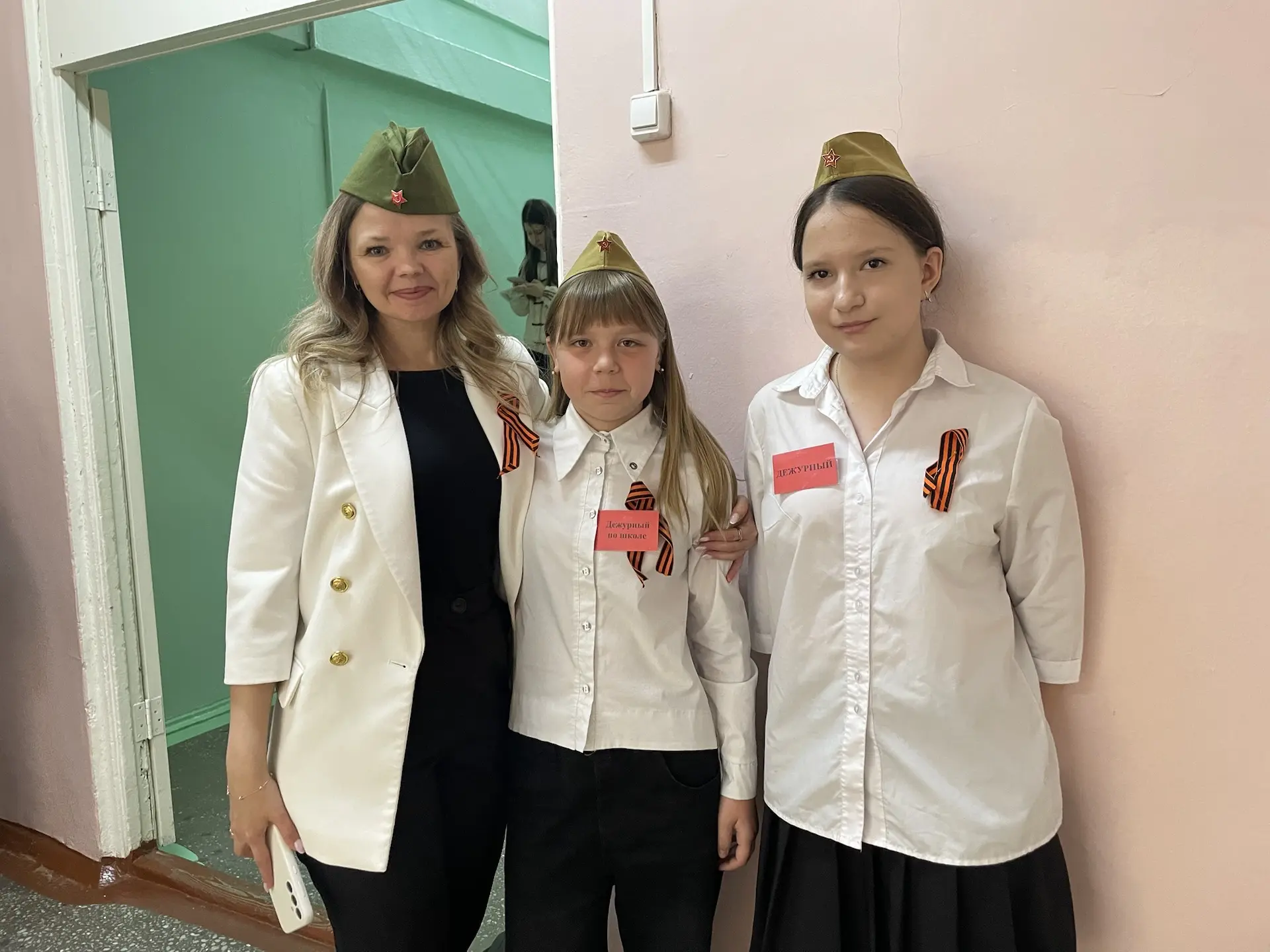 Перемены, на которых звучала память🎖  7 и 8 мая в нашей школе на переменах звучали песни войны. «Син