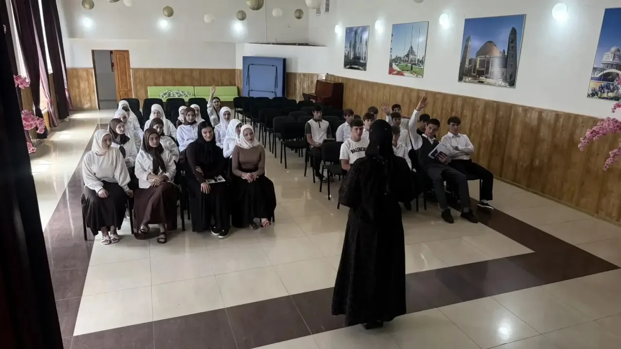 В МБОУ «СОШ №1 с. Бердыкель» проведён цикл тематических лекций и лекций-бесед для обучающихся и их р