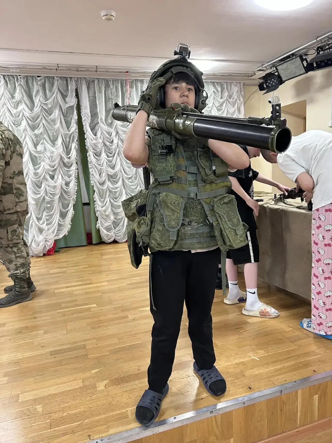 Наши ребята прошли мастер-класс «Правила безопасности», познакомились с военной экипиро...