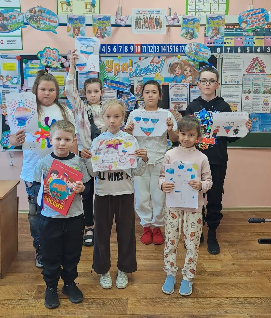 🇷🇺 День в лагере: максимум творчества и единства

03 июня для ребят нашего пришкольного оздоровите