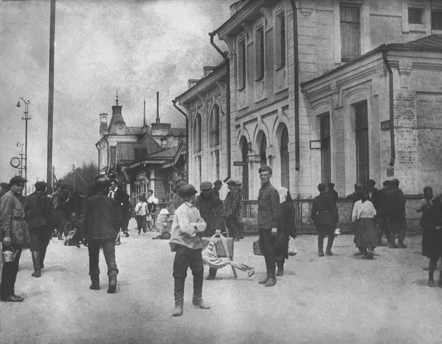 Новониколаевск. Железнодорожный вокзал. Станция Обь фото 20-е годы   https://max.ru/istoria_public_n