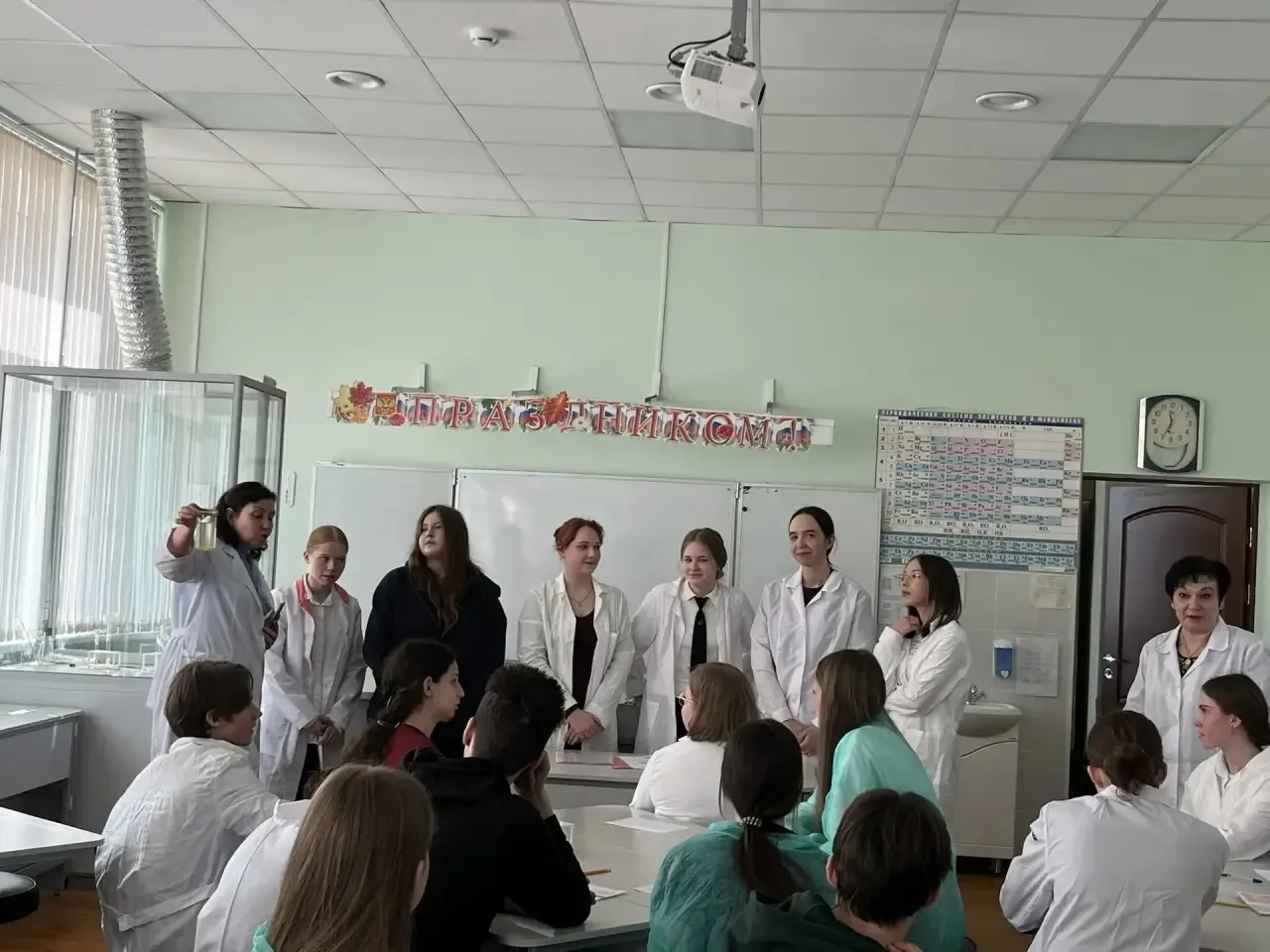 17.03 9 и 10 классы посетили мероприятие « Ароматные приключения» на базе школы 403. Учащиеся познак