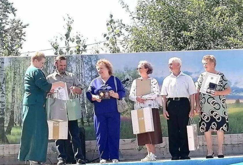 Торжественное вручение медалей «За любовь и верность» в п. Кубово Пудожского района

11 июля 2026 го