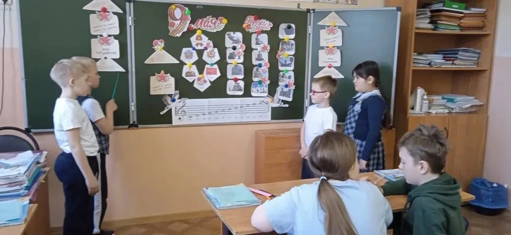 🎶 «Разговоры о важном»  Сегодня после торжественной линейки обучающиеся нашей школы приняли участие 