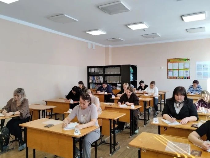 В МБОУ «Большеатнинская СОШ» Атнинского муниципального района (пункт проведения экзаменов-1901) 28 м