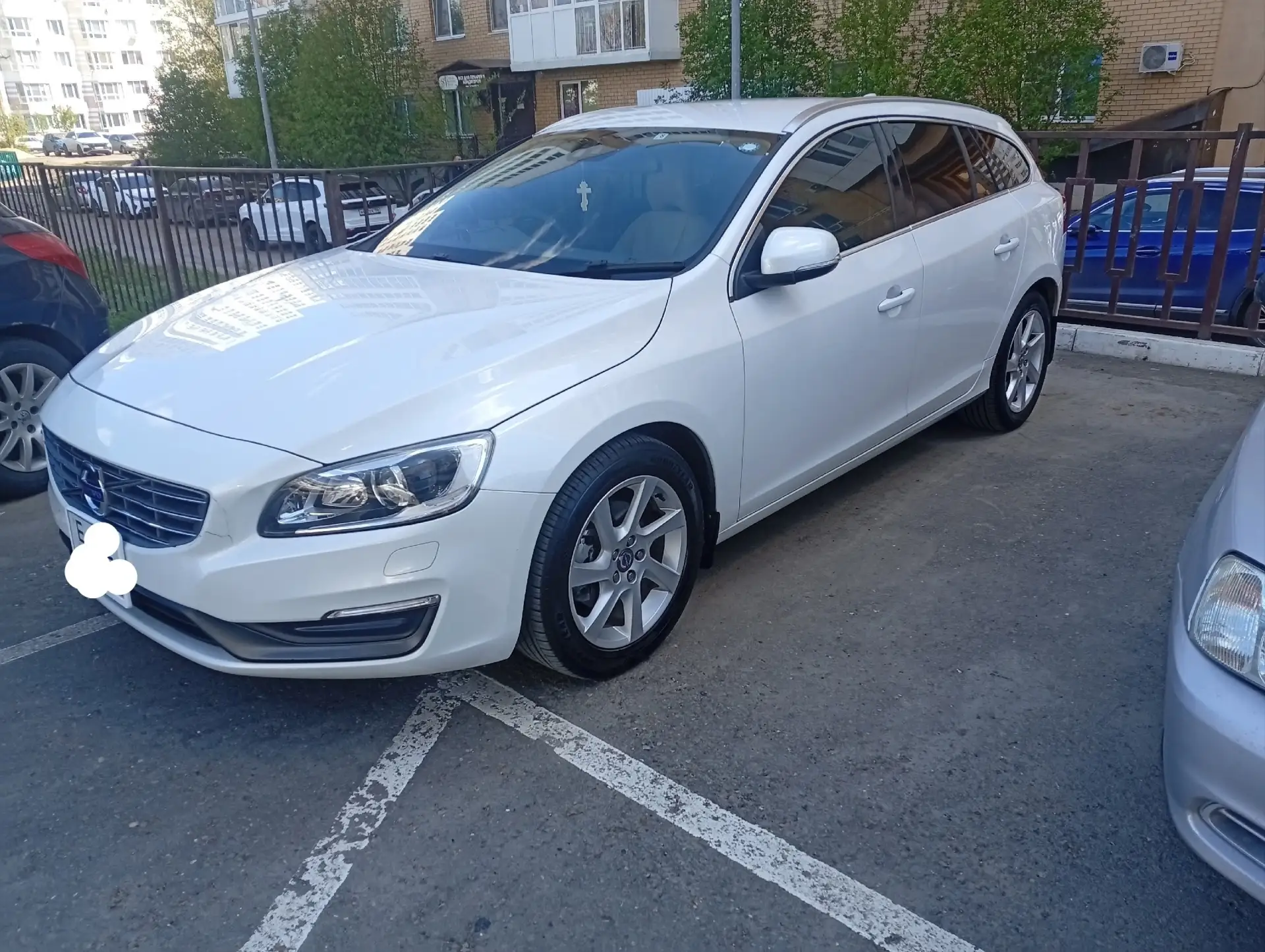 Volvo v60 1,6t 180л.с