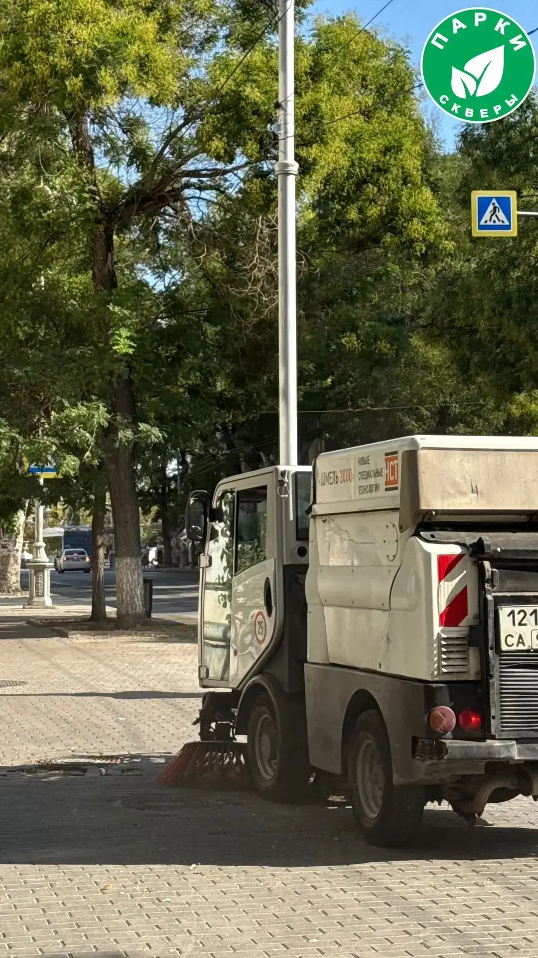🚚🧹 Благодаря механизированной уборке удаётся эффективно очищать тротуарную плитку и п...