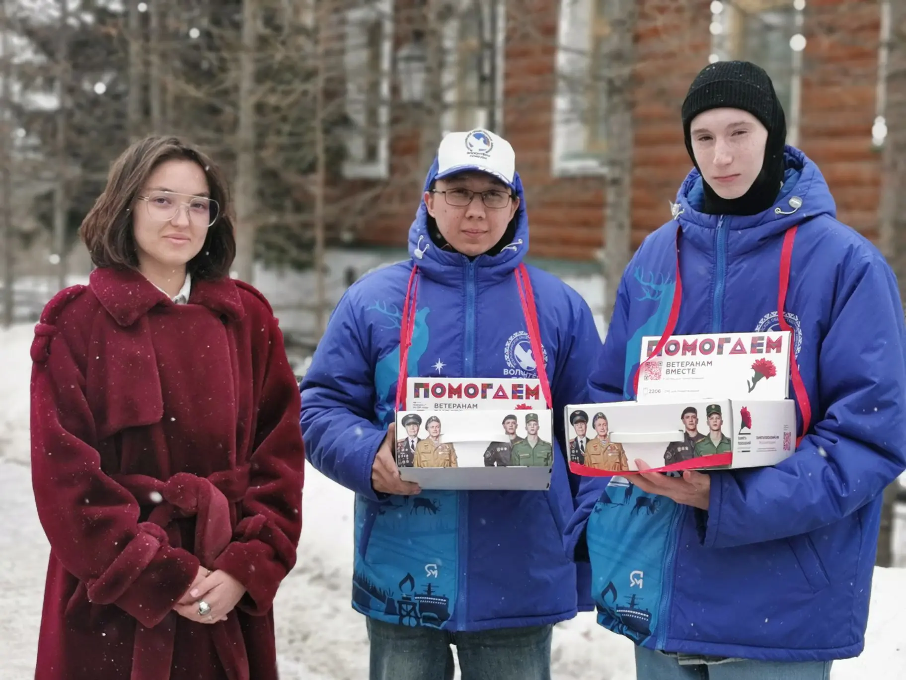 Помогать просто: на Ямале стартовала благотворительная акция «Красная гвоздика»