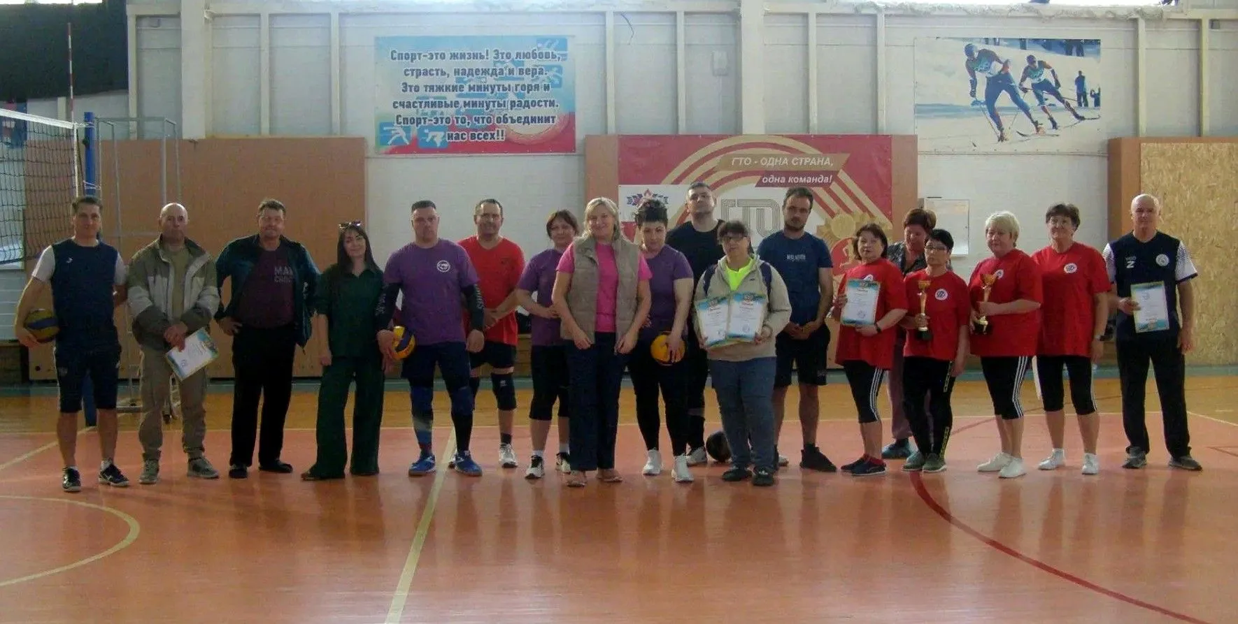 🏐В СК «Старт» вчера вечером прошел первый тур игры в волейбол Спартакиады трудовых коллективов. Но п