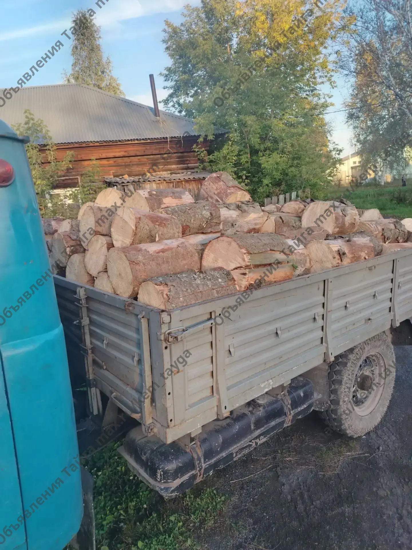 Продам сухой Уаз в чурках сложены в укладку 6 т.р 89502601952