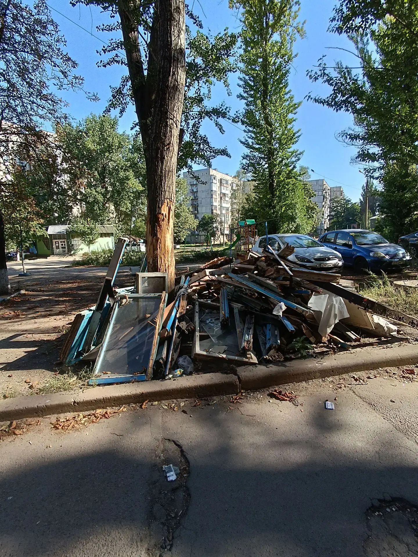 Нам пишут: Уважаемая администрация города Донецка, управа Пролетарского района!