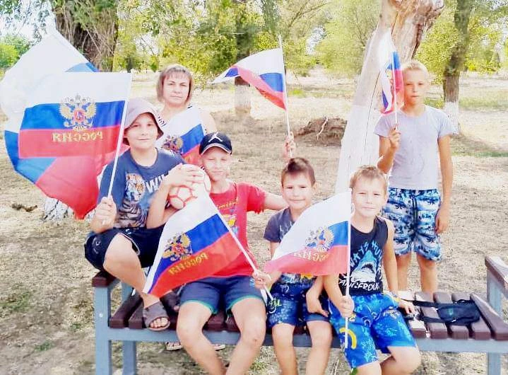В августе в Луганском СК прошел час истории, посвящённый Дню Государственного флага  - ...