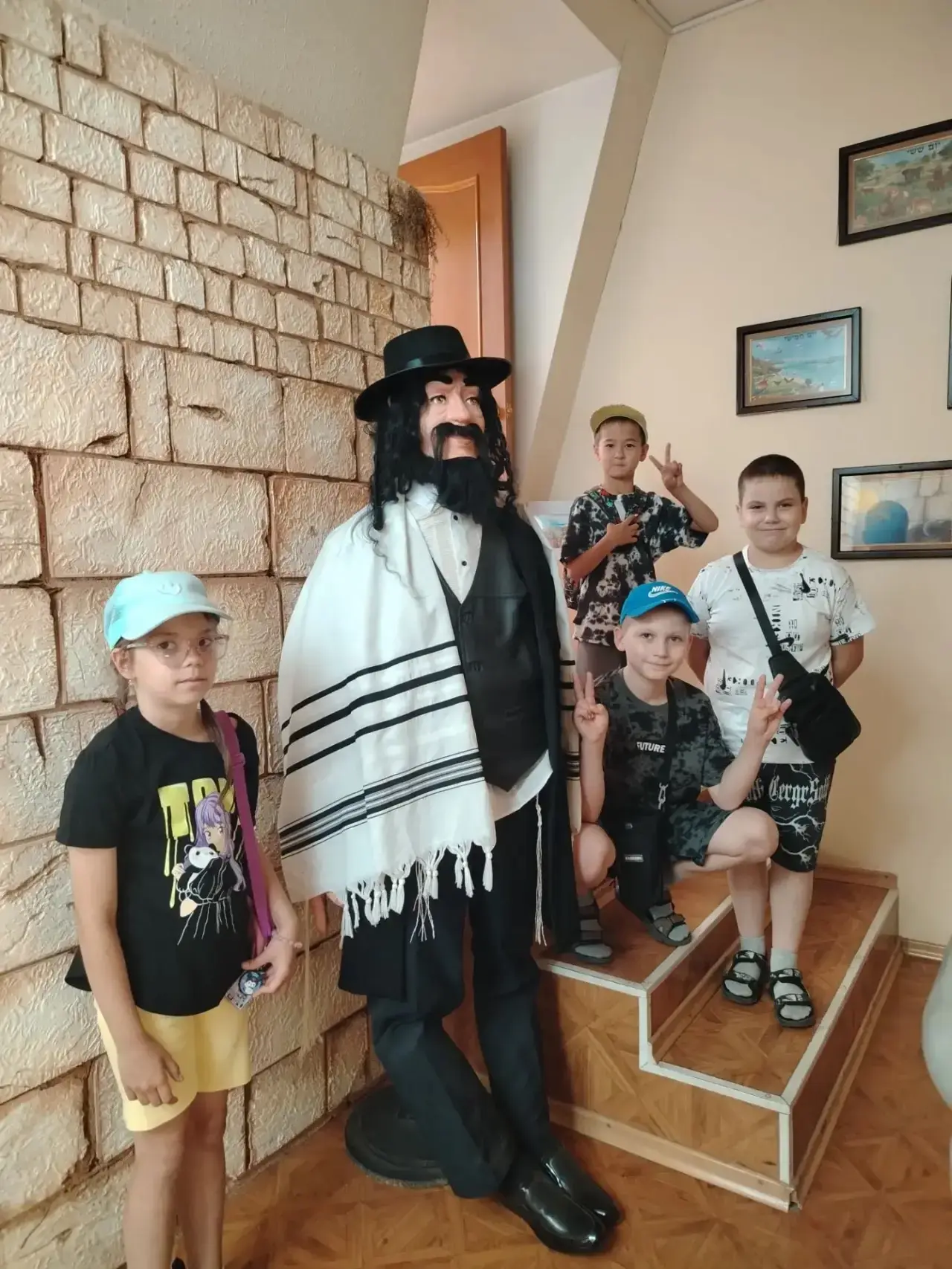 Наши ребята отправились на увлекательную экскурсию в общину «Фрейд»! 😍

Для детей это стало настоящ