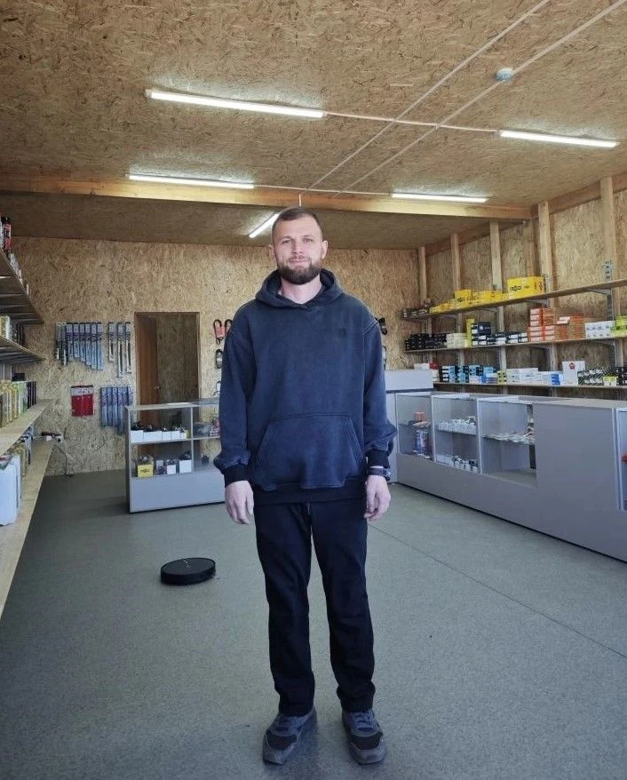 🧰 Ветеран СВО открыл магазин автозапчастей в Иволгинском районе   Василий Бабарыкин в 2019 году стал