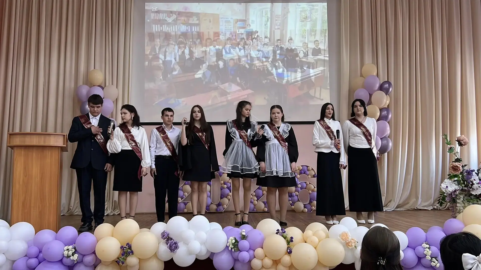 ПОСЛЕДНИЙ ЗВОНОК ДЛЯ 9 КЛАССОВ: ВАЖНЫЙ ШАГ ВО ВЗРОСЛУЮ ЖИЗНЬ 🎓🔔    26 мая в нашей школе прозвенел по