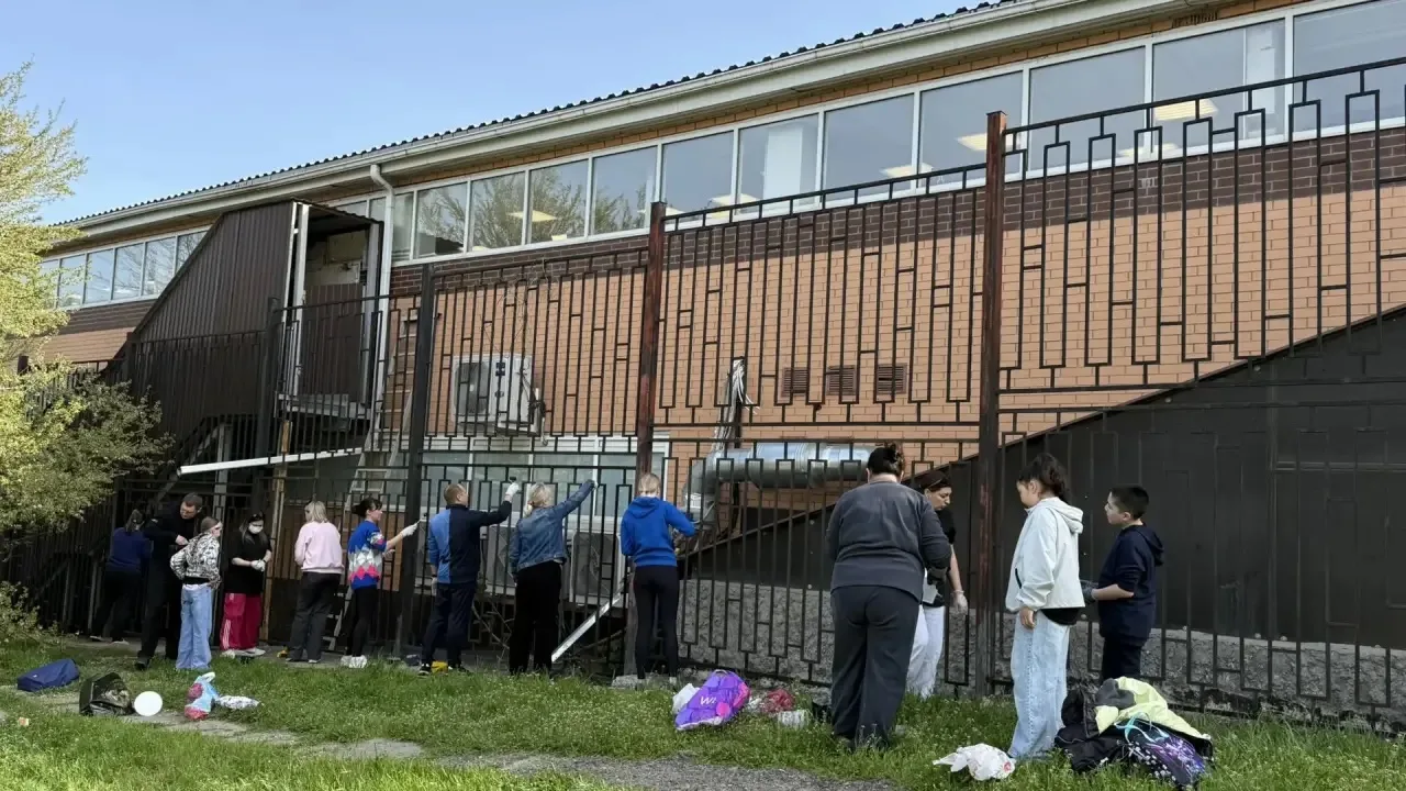 🌿ГОРОДСКОЙ СУББОТНИК🌿  Сегодня в нашей школе прошел первый весенний городской субботник☀️  🌺Весна — 